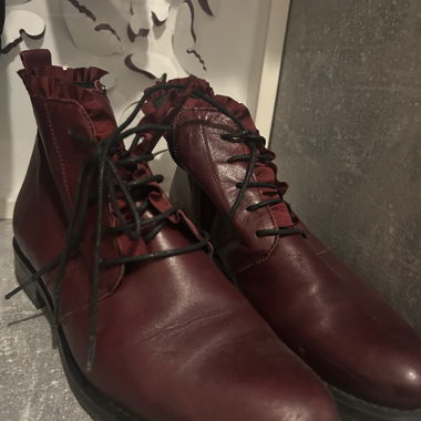 Bottines en cuir bordeaux