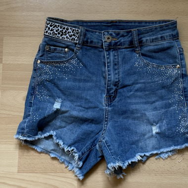Jeans Shorts mit Glitzersteinen