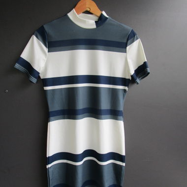 Abito a righe blu navy