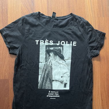 Cooles T-Shirt „Très Jolie“