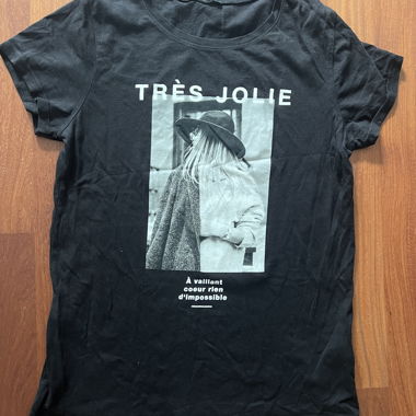Cooles T-Shirt „Très Jolie“