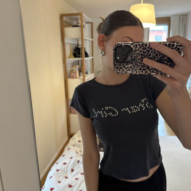 Subdued top