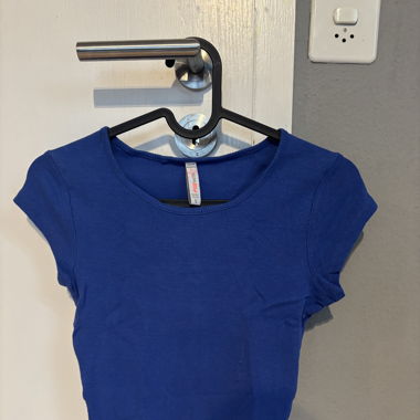 blaues Top
