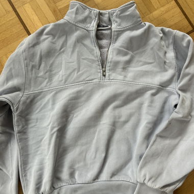 Brandy Melville zip-up pullover