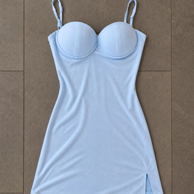 Robe bleu clair avec petite robe de fête brillante