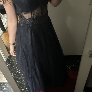 Robe de soirée bleu nuit en dentelle