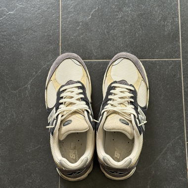 New Balance 2002R Sneakers