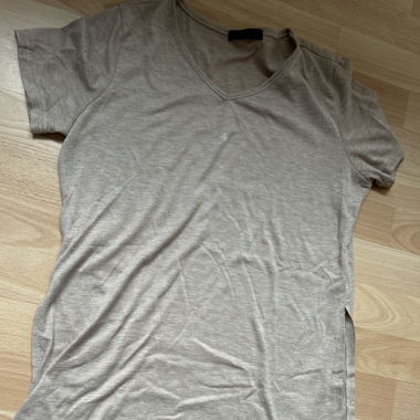 T-Shirt mit Seitenschnitt