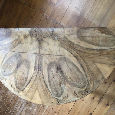 Tavolo a mezza luna in legno massiccio