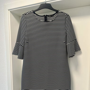 Robe rayee noire et blanche