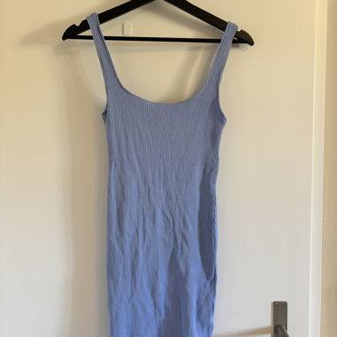 Robe en maille côtelée bleue