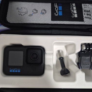 GoPro Hero 11 Black mit Kopf‑ und Brusthalterung