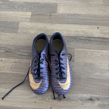 crampons de foot Nike taille 36