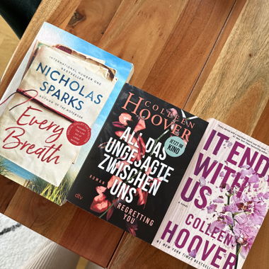 3 Romance Novels Nicholas Sparks & Colleen Hoover