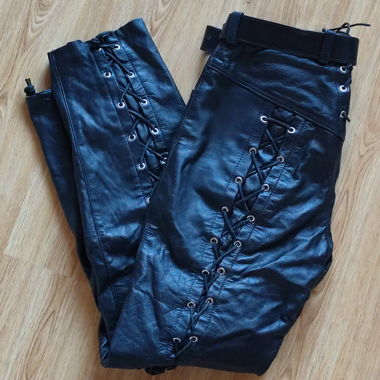 Lederhose mit Schnürung