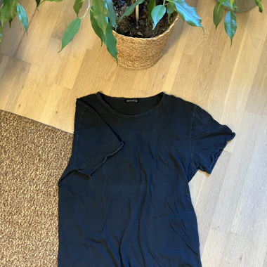 T-SHIRT - black