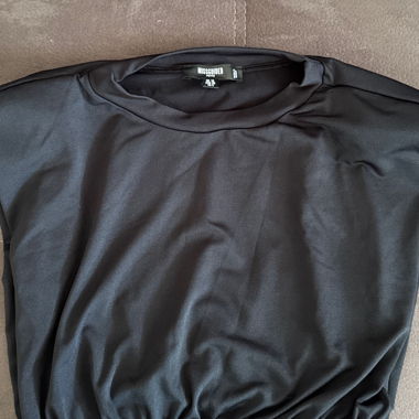 schwarzes Top