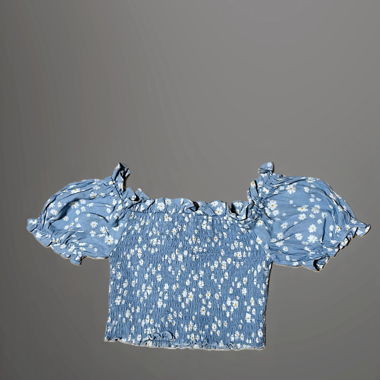 Crop top floreale blu a spalle scoperte