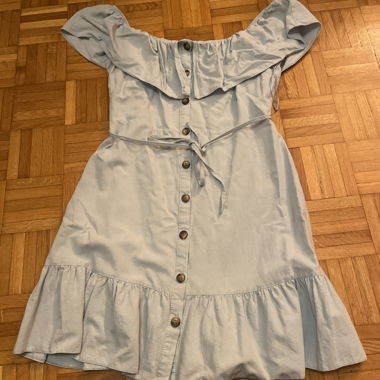 Blaues Sommerkleid mit Volants