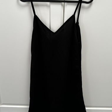 Robe noire de PrettyLittleThing