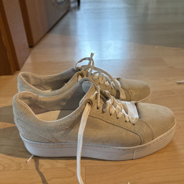 Scarpe basse con leggero sottopiede platform in pelle scamosciata