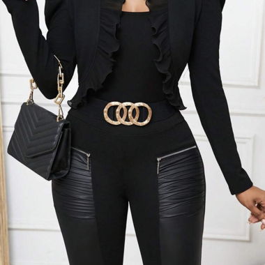 Petit gilet à volants noirs