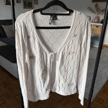 Pull en maille avec motifs floraux