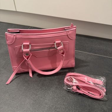 Piccola borsa rosa con tracolla