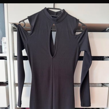 Schwarzes Kleid 