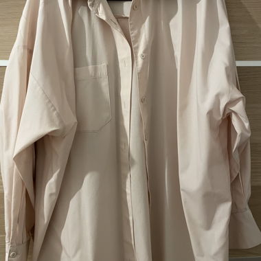 Beige Oversize-Hemd mit langen Ärmeln