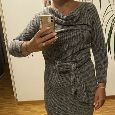 Robe d'hiver élégante avec ceinture, taille M