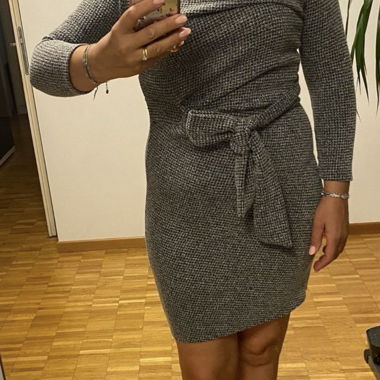 Robe d'hiver élégante avec ceinture, taille M