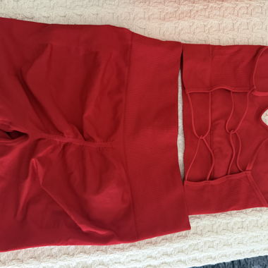 Set sportivo rosso