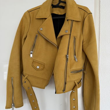 Senfgelbe Wildlederjacke
