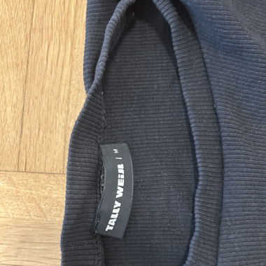 Schwarzes Langarmshirt