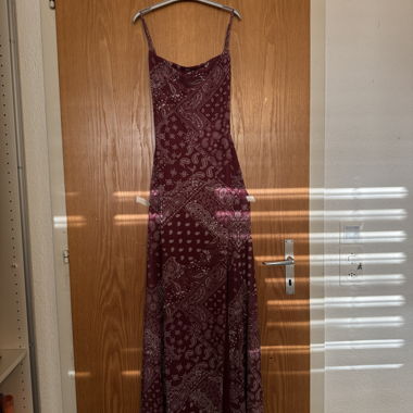 Robe longue bordeaux Bershka