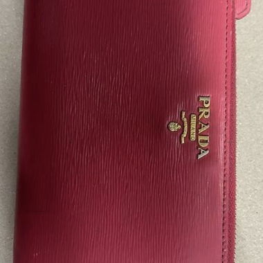  Prada Leder-Geldbörse mit Reissverschluss