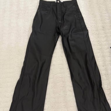 Pantalon noir en simili cuir