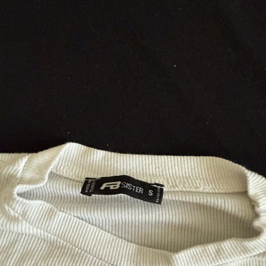 Crop Shirt mit Ausschnitt 