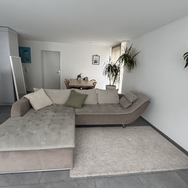 Grande divano ad angolo beige