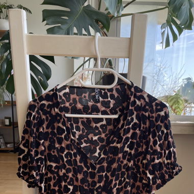 Bluse mit Leo-Muster
