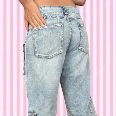 2000s vintage light wash blue denim capri shorts