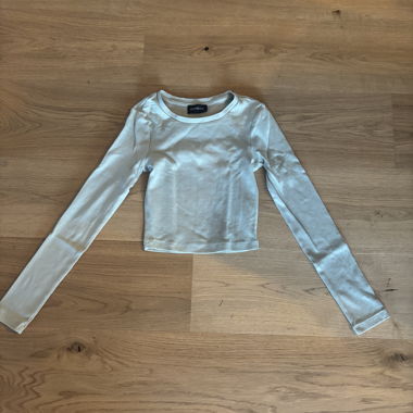 Grünes Langarm-Crop-Top