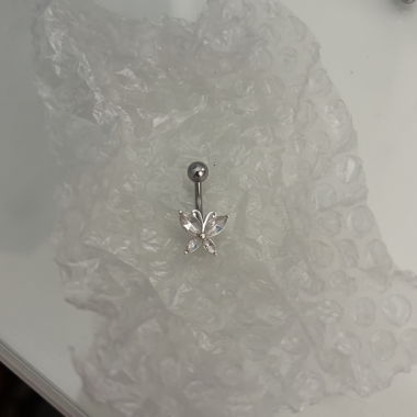 Piercing nuovo per ombelico a farfalla