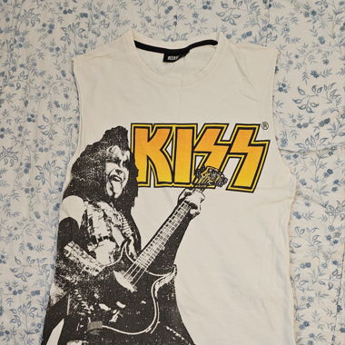 Kiss Sleeveless Shirt