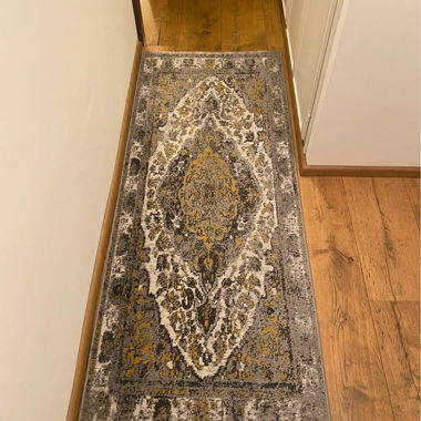 Grauem Flurläufer mit orientalischem Muster