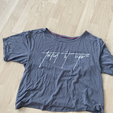T-shirt "Turn it up"