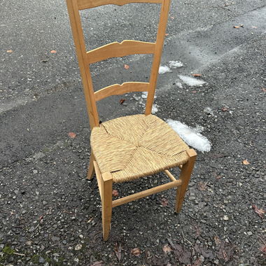 Sedia in legno con seduta in corda