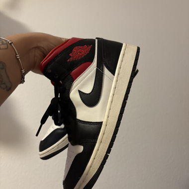 Nike Air Jordan Sneaker schwarz, weiss, rot