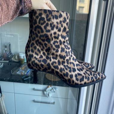 Zara leopard ankle boots